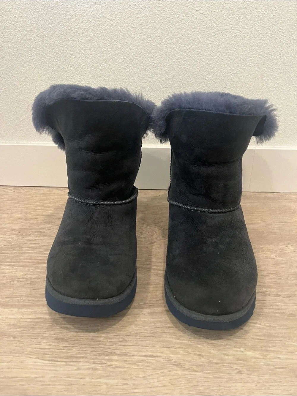 UGG Classic Cuff Short Boots Dark Blue / Navy Suede Shearling